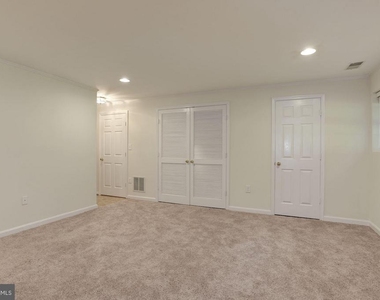 21588 Bankbarn Terrace - Photo Thumbnail 16