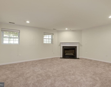 21588 Bankbarn Terrace - Photo Thumbnail 15