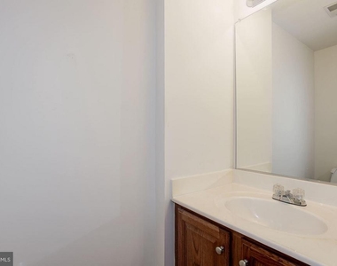21588 Bankbarn Terrace - Photo Thumbnail 17