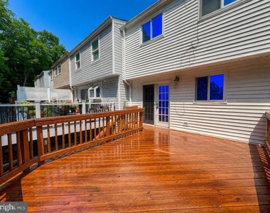 8112 Parkdale Court - Photo Thumbnail 19