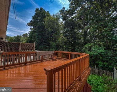 8112 Parkdale Court - Photo Thumbnail 21
