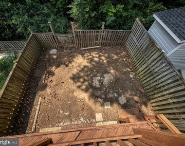 8112 Parkdale Court - Photo Thumbnail 20