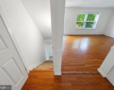 8112 Parkdale Court - Photo Thumbnail 14