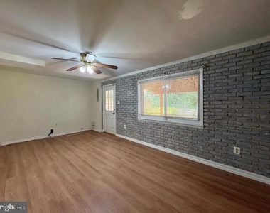 8112 Parkdale Court - Photo Thumbnail 16