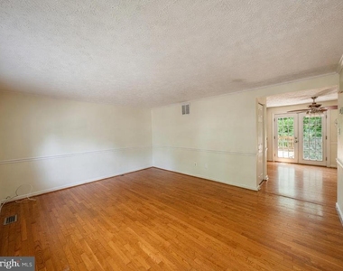 8112 Parkdale Court - Photo Thumbnail 3