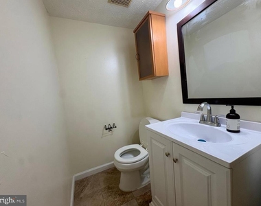 8112 Parkdale Court - Photo Thumbnail 17