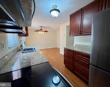 8112 Parkdale Court - Photo Thumbnail 8