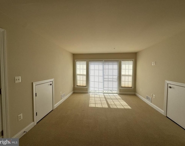 2151 Red Vine Drive - Photo Thumbnail 11