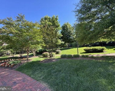 2151 Red Vine Drive - Photo Thumbnail 20