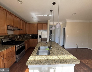 2151 Red Vine Drive - Photo Thumbnail 7