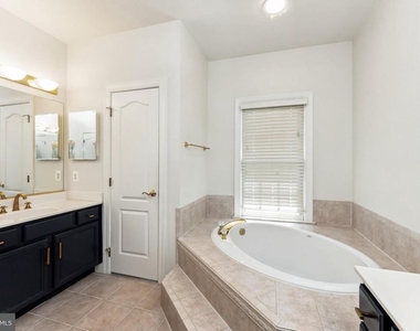 7489 Carriage Hills Drive - Photo Thumbnail 23