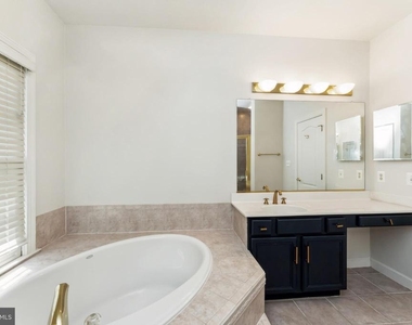 7489 Carriage Hills Drive - Photo Thumbnail 24