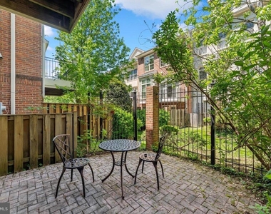 7489 Carriage Hills Drive - Photo Thumbnail 31