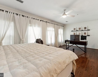 7489 Carriage Hills Drive - Photo Thumbnail 20