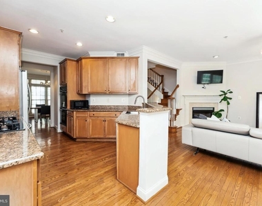 7489 Carriage Hills Drive - Photo Thumbnail 13