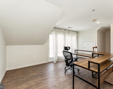 7489 Carriage Hills Drive - Photo Thumbnail 28