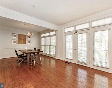 7489 Carriage Hills Drive - Photo Thumbnail 4