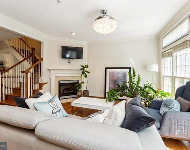 7489 Carriage Hills Drive - Photo Thumbnail 11
