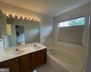 13511 Bannacker Place - Photo Thumbnail 35