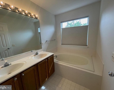 13511 Bannacker Place - Photo Thumbnail 36