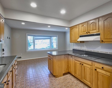 2403 Arrow Park Drive - Photo Thumbnail 7