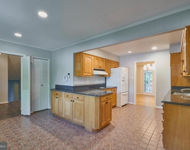 2403 Arrow Park Drive - Photo Thumbnail 4