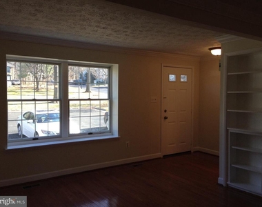 2126 Glenn Spring Court - Photo Thumbnail 3
