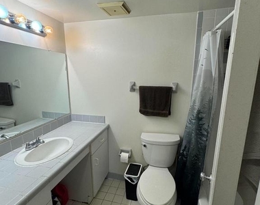 8350 Greensboro Drive - Photo Thumbnail 9