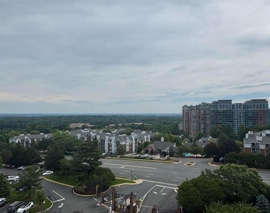 8350 Greensboro Drive - Photo Thumbnail 10