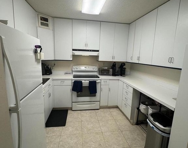 8350 Greensboro Drive - Photo Thumbnail 3