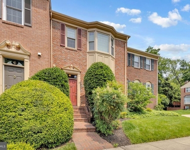 6861 Williamsburg Pond Court - Photo Thumbnail 2