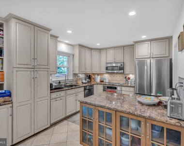 6861 Williamsburg Pond Court - Photo Thumbnail 7