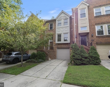 3915 Green Look Court - Photo Thumbnail 2