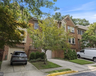 3915 Green Look Court - Photo Thumbnail 4