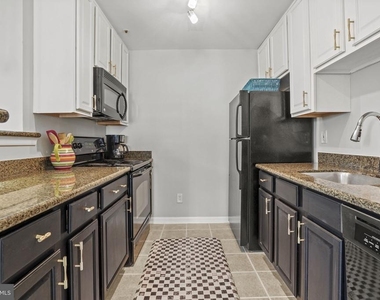 3178 Summit Square Drive - Photo Thumbnail 8
