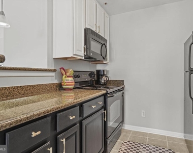 3178 Summit Square Drive - Photo Thumbnail 10
