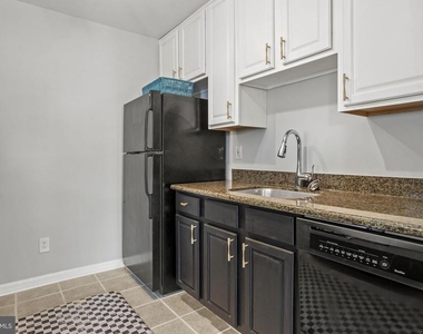 3178 Summit Square Drive - Photo Thumbnail 9