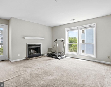 3178 Summit Square Drive - Photo Thumbnail 3