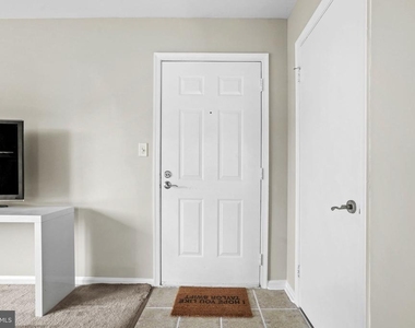 3178 Summit Square Drive - Photo Thumbnail 2