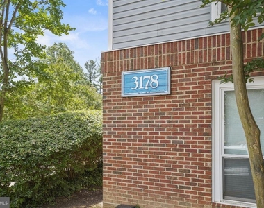 3178 Summit Square Drive - Photo Thumbnail 1