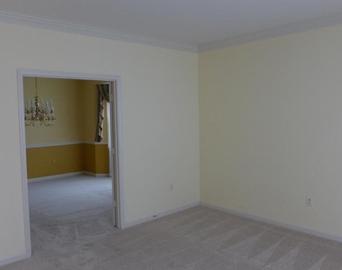 10008 Manor Place - Photo Thumbnail 5