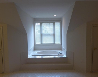 10008 Manor Place - Photo Thumbnail 25