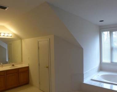 10008 Manor Place - Photo Thumbnail 26