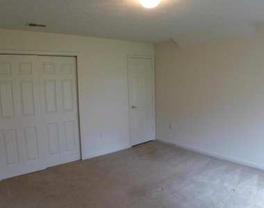 10008 Manor Place - Photo Thumbnail 14