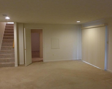 10008 Manor Place - Photo Thumbnail 16