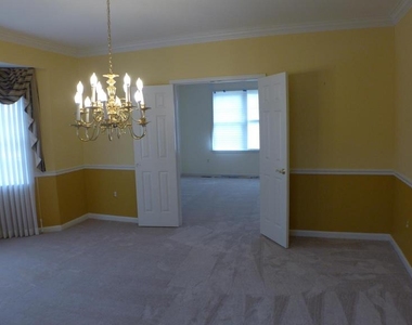 10008 Manor Place - Photo Thumbnail 7