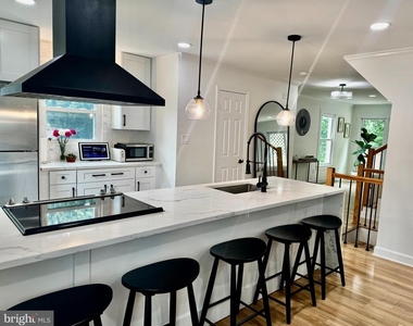 6013 Rockton Court - Photo Thumbnail 5