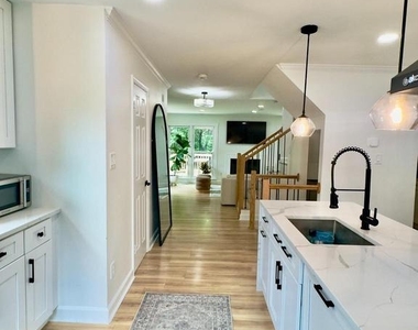 6013 Rockton Court - Photo Thumbnail 13