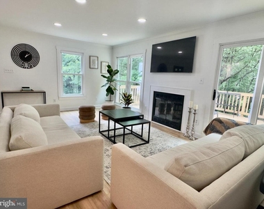 6013 Rockton Court - Photo Thumbnail 9