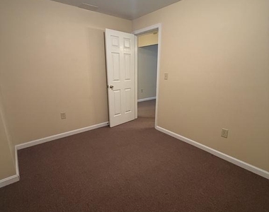 107 Peridot Place - Photo Thumbnail 21